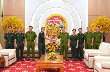 Trường Đại học CSND thăm, chúc mừng các đơn vị thuộc Bộ Quốc phòng nhân kỷ niệm 81 năm Ngày truyền thống Quân đội nhân dân Việt Nam và 36 năm Ngày hội Quốc phòng toàn dân