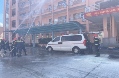 Thực tập phương án chữa cháy và cứu nạn, cứu hộ tại điểm đào tạo Phường Bình Thủy, Thành phố Cần Thơ.