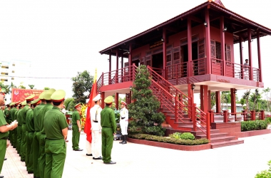 Trường Đại học Cảnh sát nhân dân tổ chức Lễ báo công dâng Bác nhân kỷ niệm 50 năm Ngày truyền thống Nhà trường