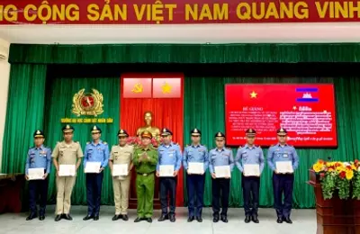 Bế giảng 2 Khóa Bồi dưỡng nghiệp vụ cho cán bộ thuộc Bộ Nội vụ Vương quốc Campuchia