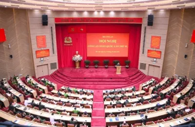 “Theo lời Bác dạy – Đổi mới tư duy, Nâng cao tri thức – Chính quy, hiện đại – Vì Đảng, Vì dân”, phấn đấu hoàn thành xuất sắc nhiệm vụ được giao