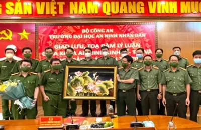 Tọa đàm về phương pháp giảng dạy và nghiên cứu khoa học
