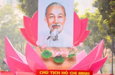 BÁC VẪN CÙNG CHÚNG CHÁU HÀNH QUÂN