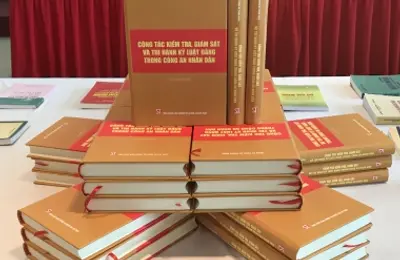 Giới thiệu ấn phẩm đầu tiên của ngành kiểm tra đảng trong lực lượng CAND