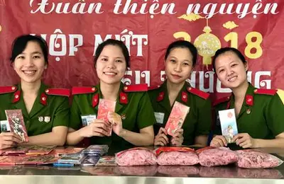 Hộp mứt yêu thương
