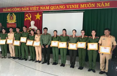 Bế giảng 2 khóa đào tạo liên thông Đại học CSND hệ VLVH