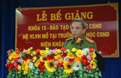 Bế giảng Khóa D15T - Đào tạo Đại học CSND hệ VLVH
