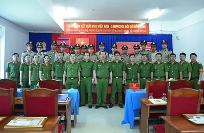 Bế giảng lớp Tiếng Việt khóa 2 cho sinh viên Bộ Nội vụ Vương quốc Campuchia