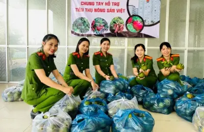 Trường Đại học CSND hỗ trợ tiêu thụ 5.6 tấn cam sành Vĩnh Long