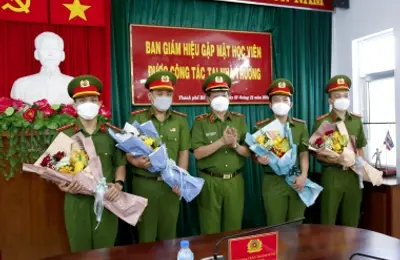 Gặp mặt sinh viên được nhận công tác tại Trường