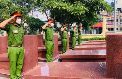Tháng 7 thiêng liêng