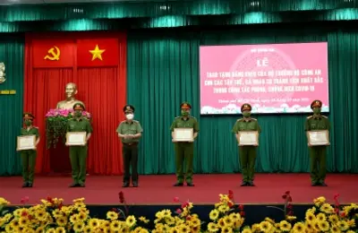 Bộ Công an trao tặng bằng khen cho hai Trường Đại học CSND và Đại học ANND
