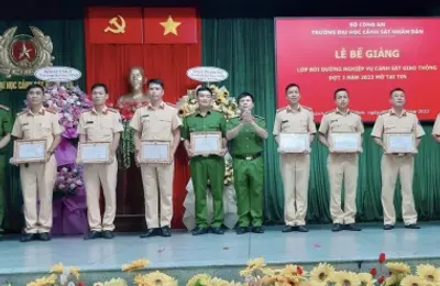 Bế giảng lớp Bồi dưỡng nghiệp vụ Cảnh sát giao thông – Đợt 2