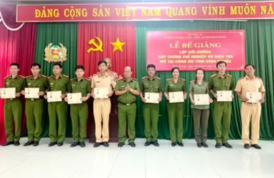 Bế giảng lớp Bồi dưỡng nghiệp vụ điều tra mở tại công an tỉnh Bình Phước