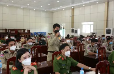Đối thoại giữa Ban Giám hiệu, lãnh đạo các đơn vị với học viên Campuchia