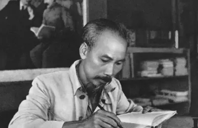 Học tập và làm theo phương pháp luận Hồ Chí Minh trong công cuộc đổi mới, phát triển đất nước