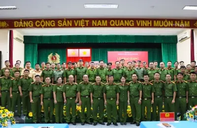 Khai giảng 2 Lớp đào tạo Trung cấp lý luận chính trị hệ tập trung và hệ không tập trung mở tại Trường