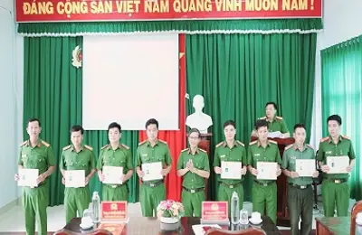 Bế giảng lớp bồi dưỡng cấp chứng chỉ Nghiệp vụ điều tra mở tại Công an tỉnh Long An