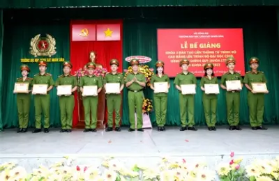 Bế giảng Khóa LT3CĐ