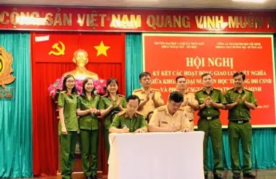 Khoa NN-TH giao lưu kết nghĩa với Phòng CSGT Công an TP.HCM