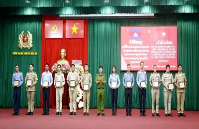 Bế giảng 2 lớp bồi dưỡng Tiếng Việt và Nghiệp vụ cho cán bộ thuộc Bộ Nội vụ Vương quốc Campuchia