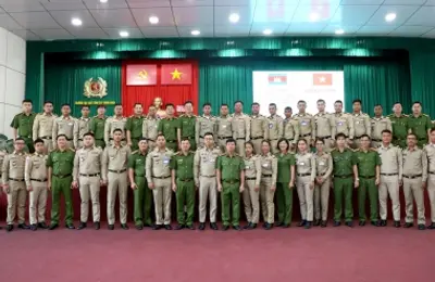 Khai giảng khóa bồi dưỡng nghiệp vụ công tác lãnh đạo cấp quận, huyện cho cán bộ Bộ Nội vụ Campuchia