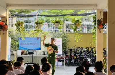 Nâng cao kỹ năng giao tiếp, ứng xử và đảm bảo an toàn khi sử dụng Internet cho học sinh trung học cơ sở
