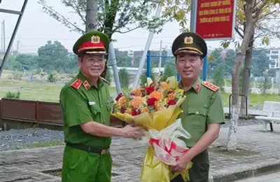 Đồng chí Thượng tướng Trần Quốc Tỏ - Ủy viên Trung ương Đảng, Thứ trưởng Bộ Công an làm việc tại Trường Đại học CSND