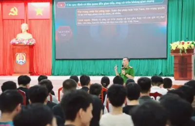 Nâng cao kiến thức pháp luật và kỹ năng sử dụng Internet cho tân sinh viên Khoá D34S