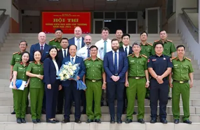 Đoàn Cảnh sát bang New South Wales tổ chức buổi thực hành ngôn ngữ tại Trường Đại học CSND