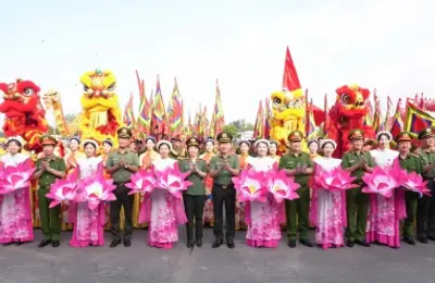 Thượng tướng Trần Quốc Tỏ, Uỷ viên Trung ương Đảng, Thứ trưởng Bộ Công an thăm, động viên các lực lượng tham gia tập luyện, diễu binh tại Trường Đại học CSND