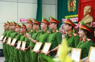 Bế giảng Khóa Liên thông 28