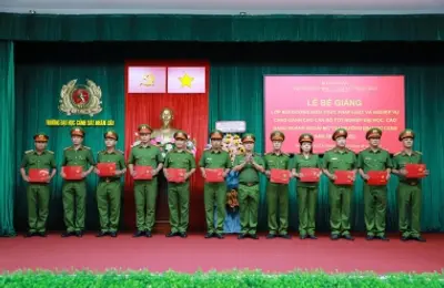Bế giảng Lớp TB12S