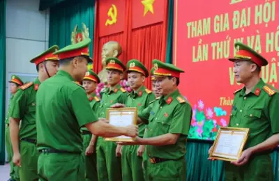 121 tập thể, cá nhân được khen thưởng trong Tổng kết công tác tham gia Đại hội khoẻ “Vì an ninh Tổ quốc” và  Hội thi Điều lệnh, quân sự, võ thuật CAND