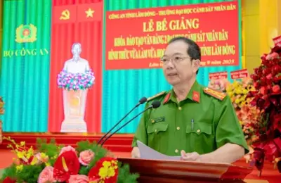 Bế giảng Khoá Đào tạo Văn bằng 2 Đại học CSND hình thức VLVH mở tại Công an tỉnh Lâm Đồng