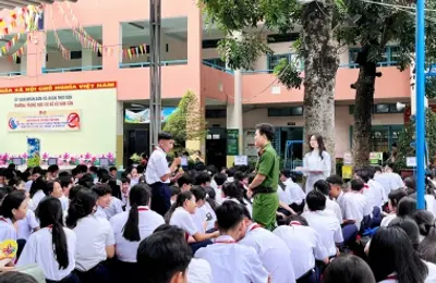 Tuyên truyền phòng, chống tác hại của ma túy, thuốc lá điện tử cho học sinh Trường Trung học cơ sở Võ Văn Tần