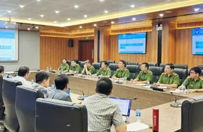Trao đổi, khảo sát mô hình ứng dụng công nghệ thông tin xây dựng Nhà trường thông minh